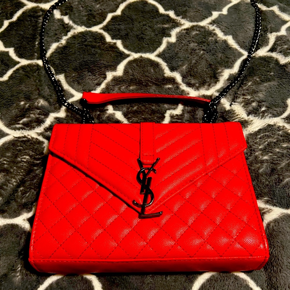Gently used YSL BAG! Used 2x!  Mint condition 🤩🤩👜👜